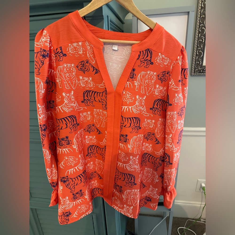 Women’s size L Boutique Bright Orange Tiger Print Long-Sleeve Top White/Blue
